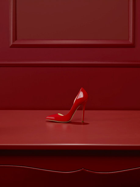 设计师设计的红色鞋子图片下载