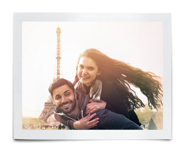 巴黎快乐的年轻夫妇(剪报路径)图片下载