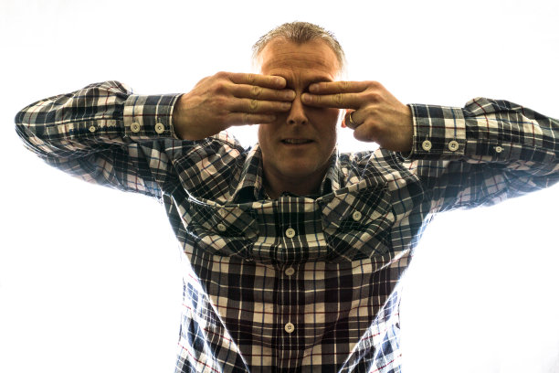 40、成熟的男人，不看邪恶的衬衣图片下载