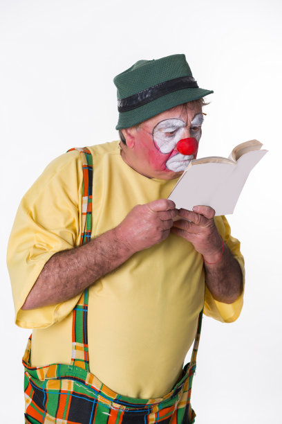 年老的小丑与书图片下载
