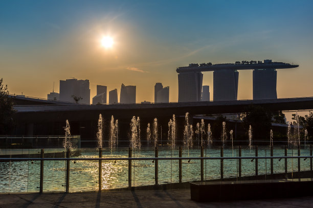 日落时分的新加坡城市天际线图片下载