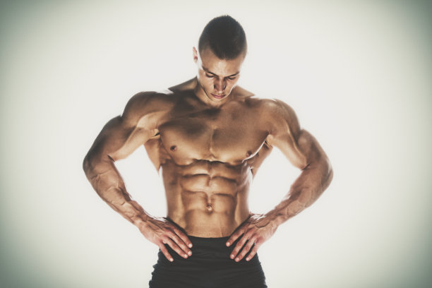 肌肉发达的男人图片下载