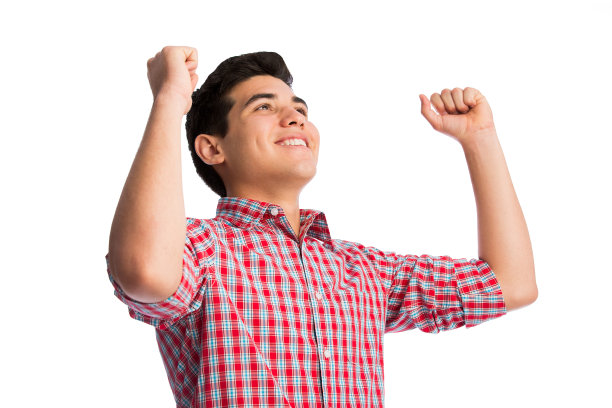 年轻的拉丁男子用手势庆祝图片下载