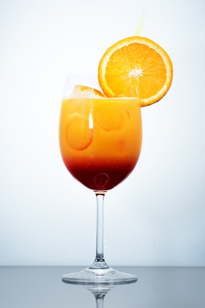 经典的龙舌兰日出鸡尾酒图片下载