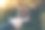 展示即时自拍照的女子图片下载
