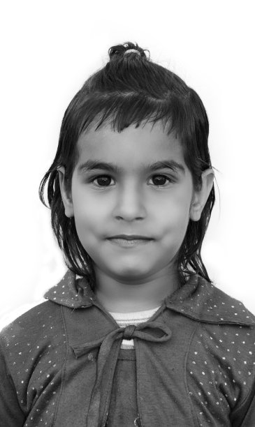 小女孩微笑的肖像图片下载