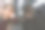 地铁里的年轻女子图片下载