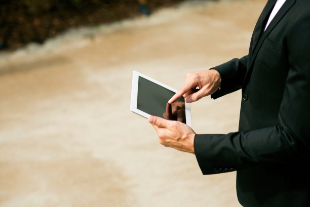 一个数字平板电脑的特写。图片下载