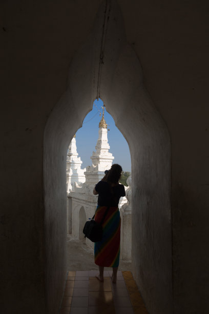 女游客拍照图片下载