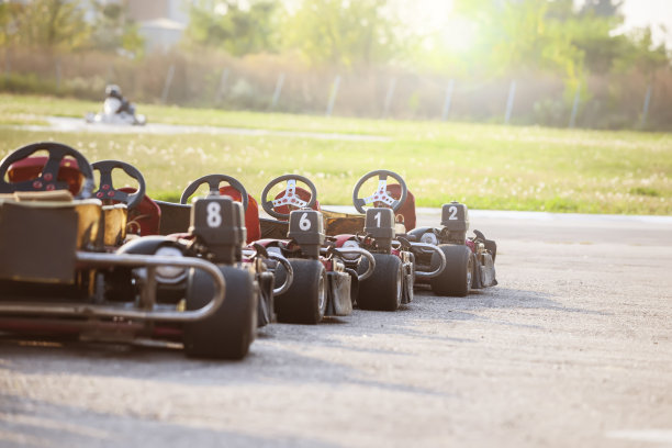 去游乐园玩手推车素材图片