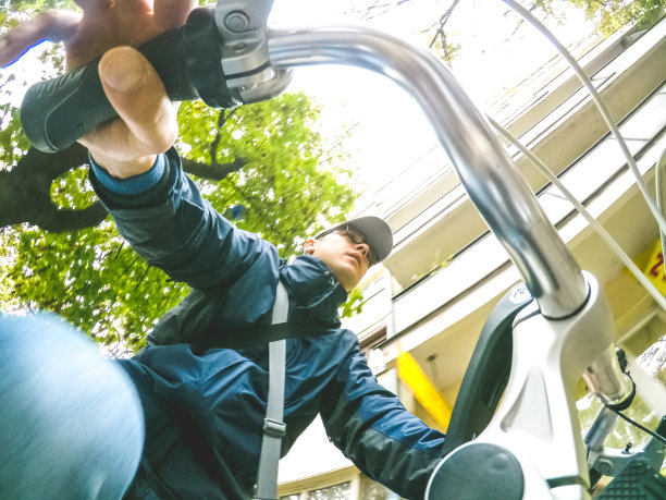 骑自行车图片下载