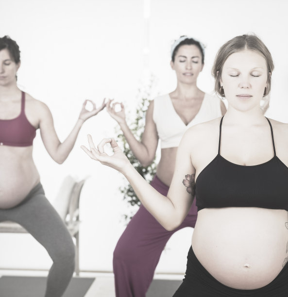 孕妇瑜伽课图片下载