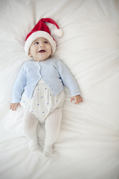 带着圣诞帽微笑的婴儿图片下载