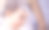 小女孩正在洗澡图片下载