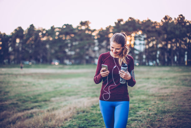 慢跑有助于她理清思绪素材图片