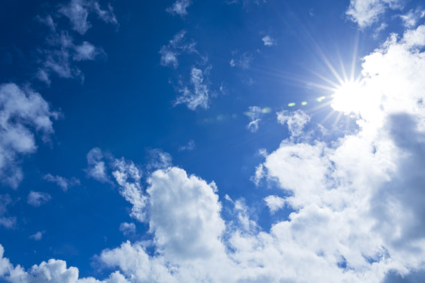 阳光透过云层图片下载