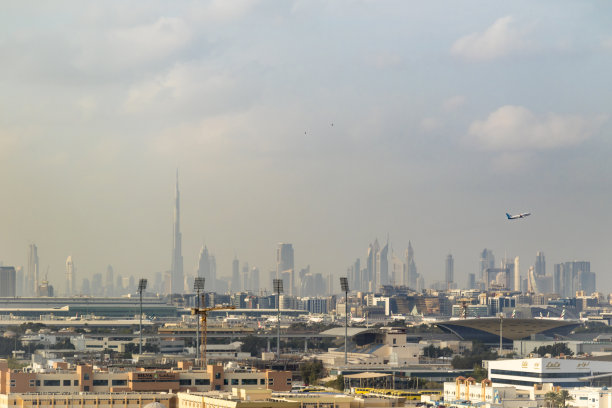 从阿纳达区看迪拜天际线图片下载