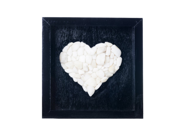 心形的鹅卵石艺术图片下载