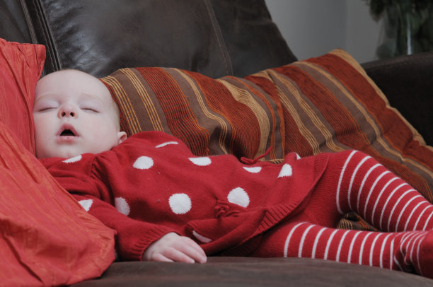 坠毁。图片下载