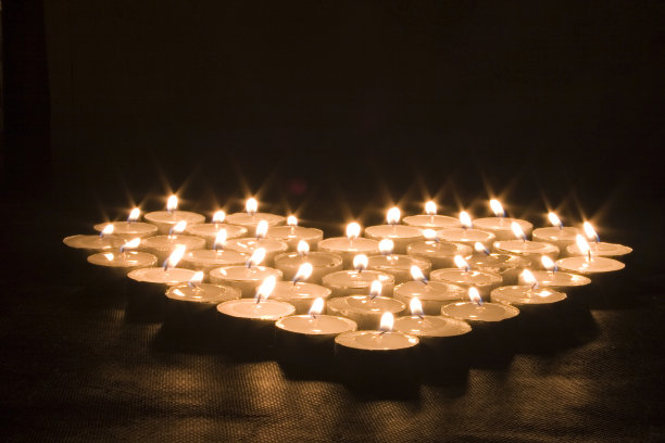 蜡烛做的心图片下载