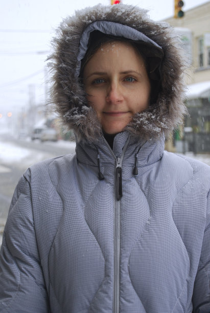 冬天穿的女性图片下载