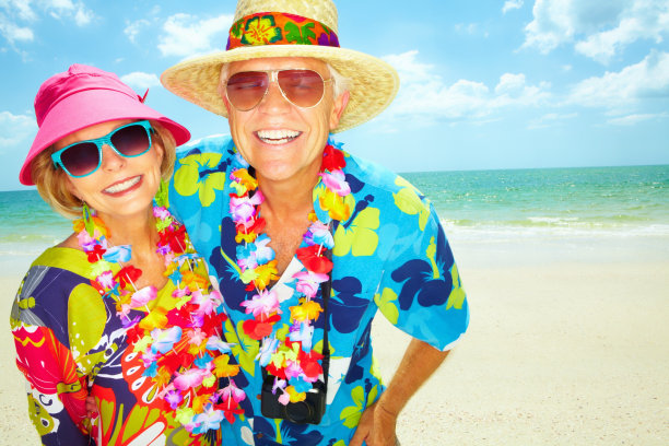 热情的退休夫妇正在享受他们的假期图片下载