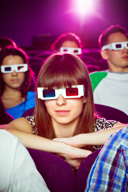 年轻人在电影院图片下载
