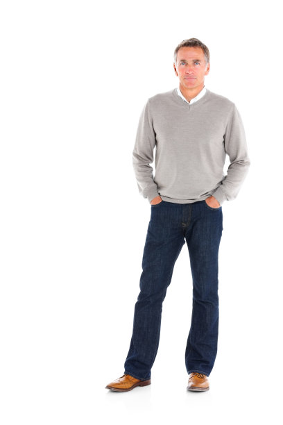 英俊的成熟男子在白色背景摆姿势图片下载