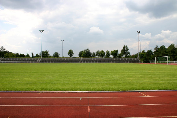 体育场外面有跑道环绕图片下载