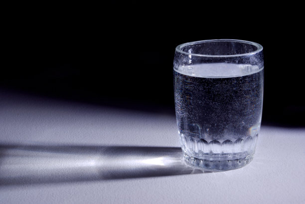 一杯水图片下载