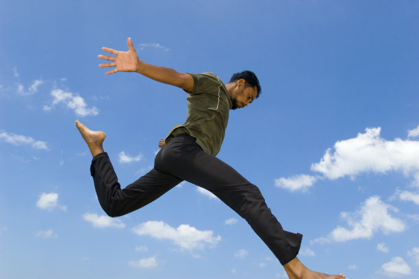 飞跃蓝天图片下载