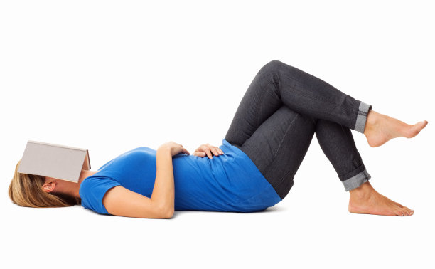 女人穿休闲装打盹-孤立图片下载