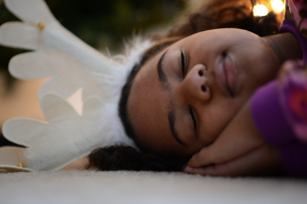 睡着了在圣诞节图片下载