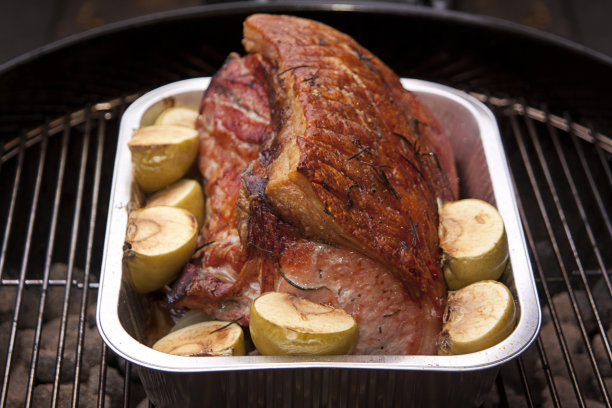 炭火烤猪肉图片下载