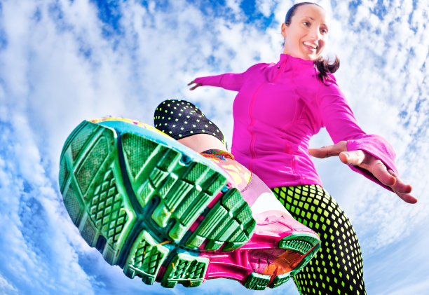 妇女运动在户外图片下载