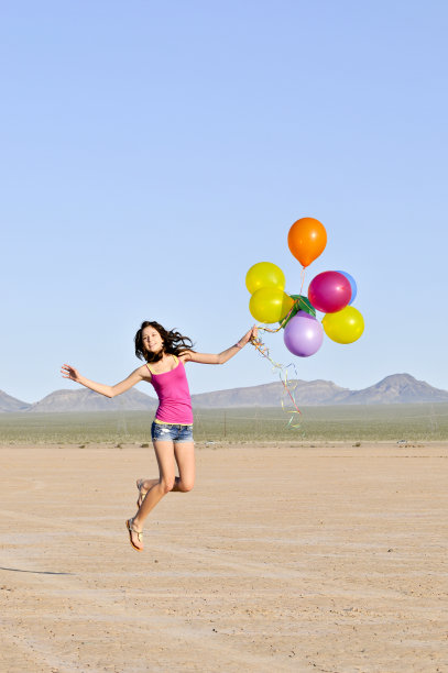 高兴地跳起来图片下载