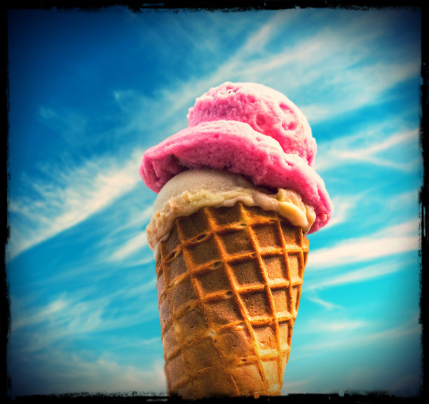 草莓香草复古冰淇淋图片下载