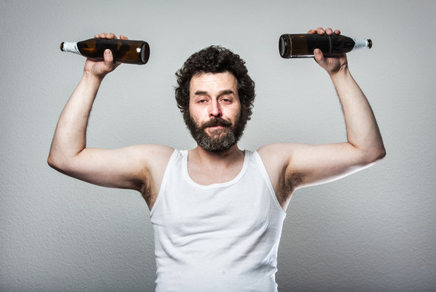 举重大胡子啤酒男，运动型图片下载