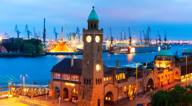 汉堡在晚上图片下载