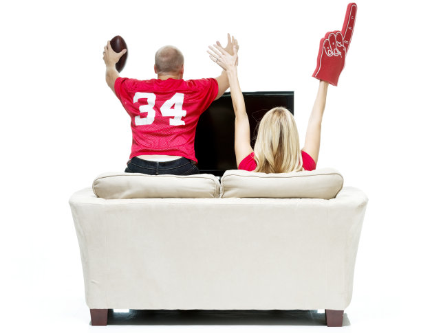 球迷欢呼的背影图片下载