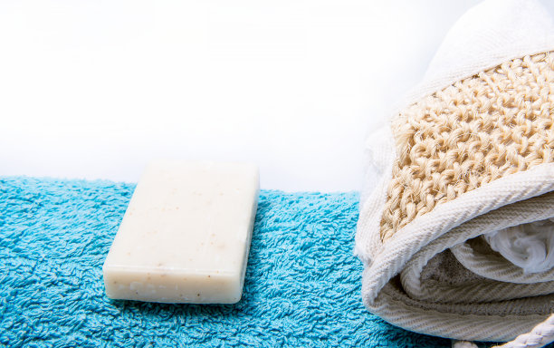 蓝色毛巾上的剑麻带子图片下载