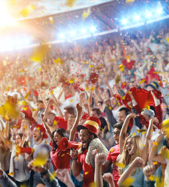 体育迷们:快乐加油的朋友们图片下载