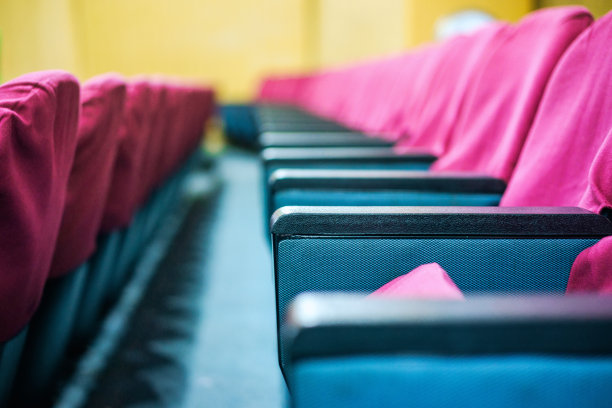 红色剧场空座位图片下载