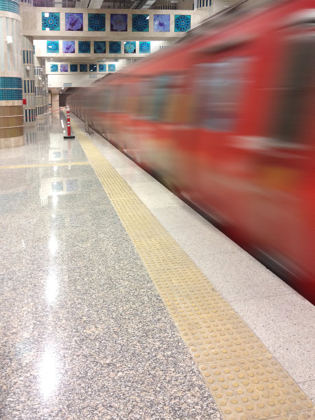 地铁(点击查看)图片下载