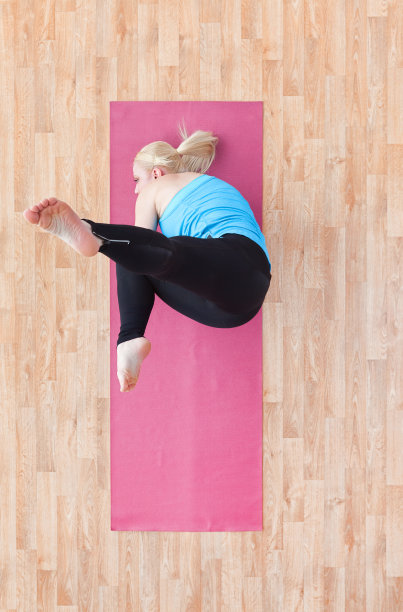 以上是女运动员伸展的画面图片下载