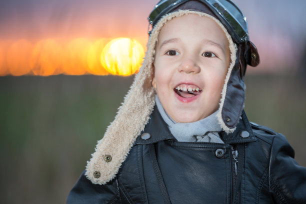 飞行员快乐男孩图片下载