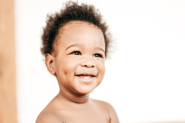 笑的孩子图片下载