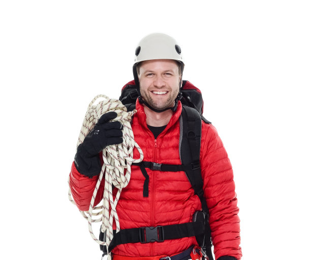 微笑的男性登山者看着相机图片下载