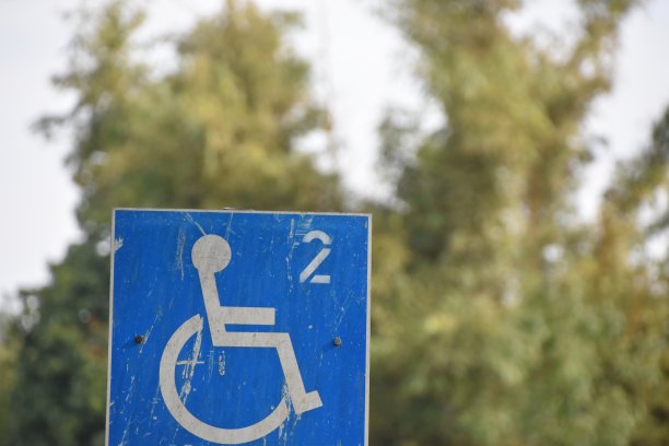 残疾人停车路标图片下载