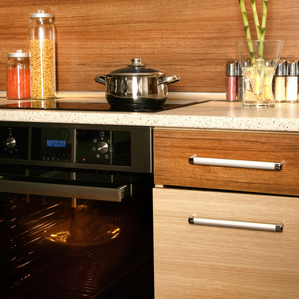 在厨房里做菜图片下载